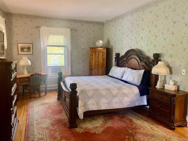 Carriage House Inn Фредериктон Экстерьер фото