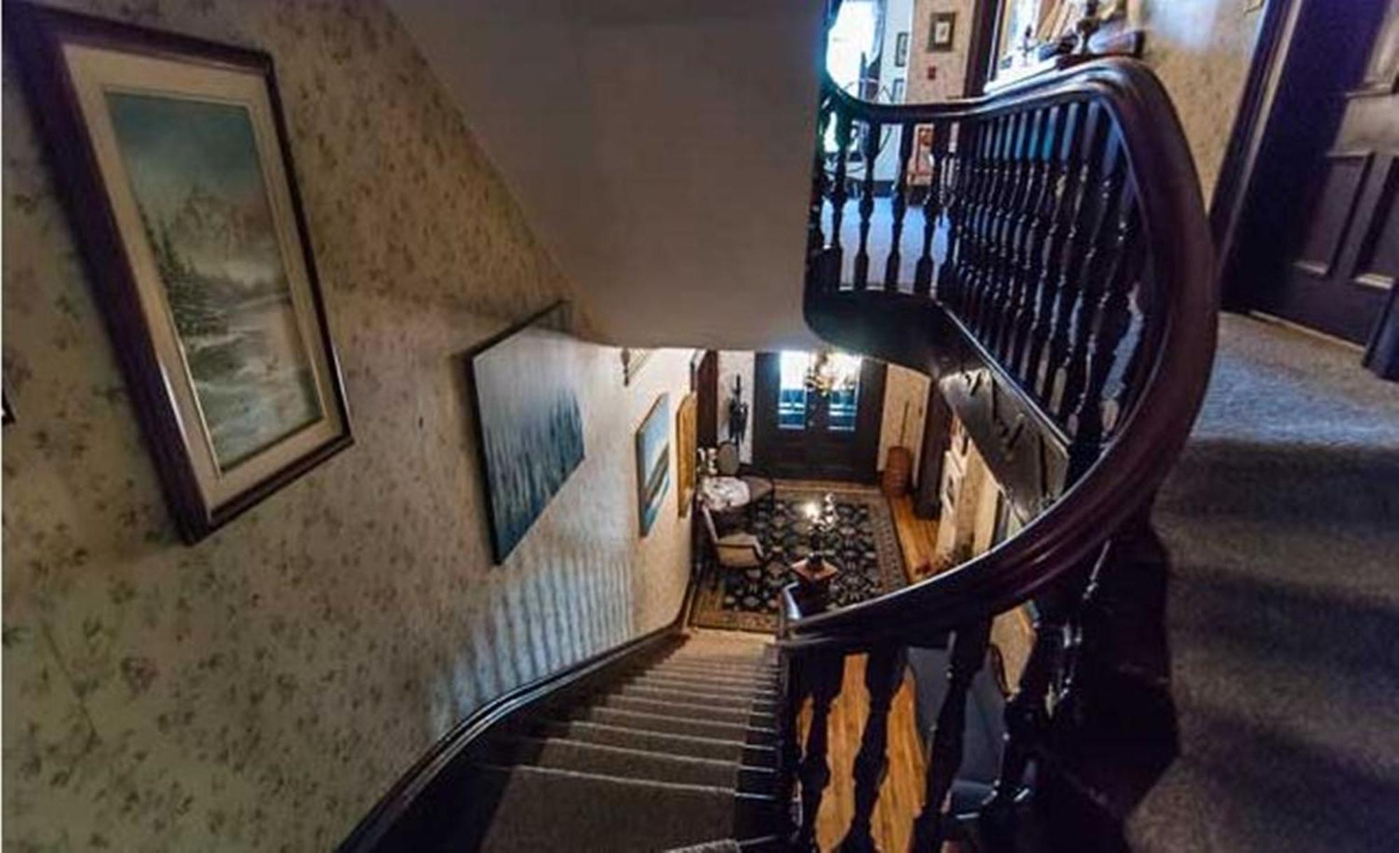 Carriage House Inn Фредериктон Экстерьер фото