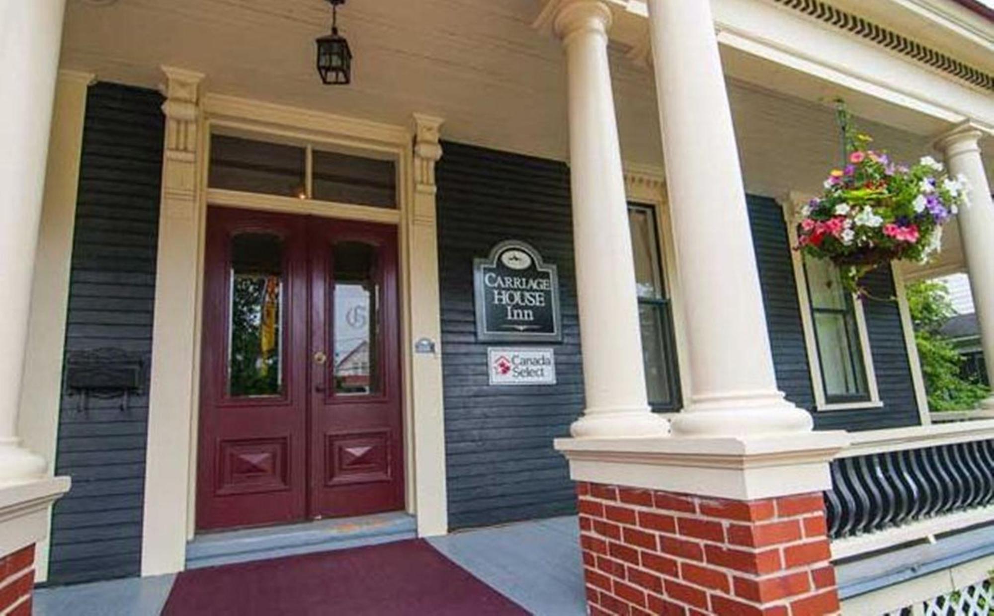 Carriage House Inn Фредериктон Экстерьер фото