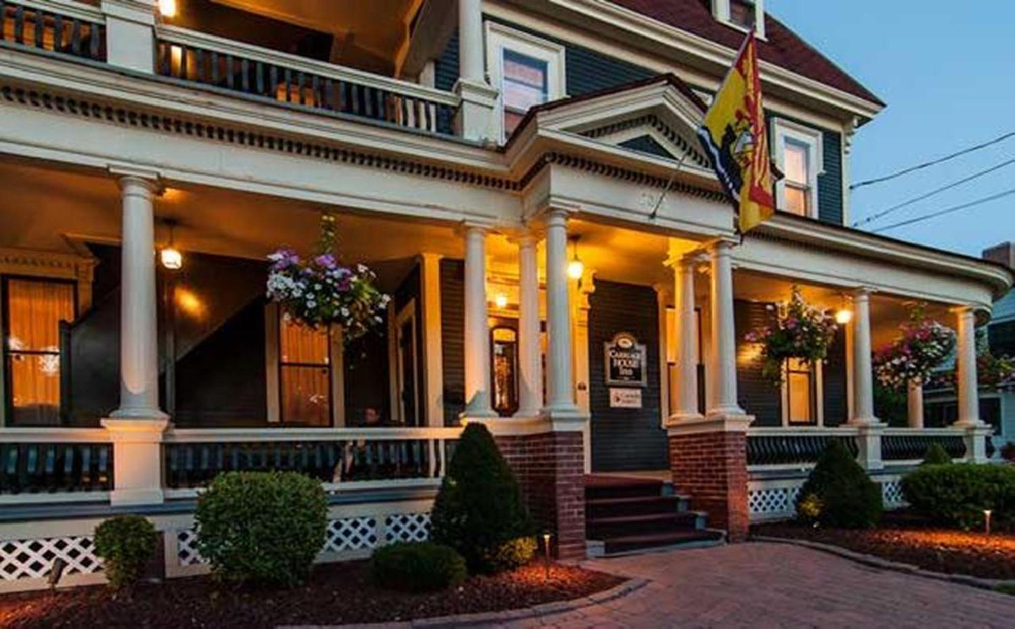 Carriage House Inn Фредериктон Экстерьер фото