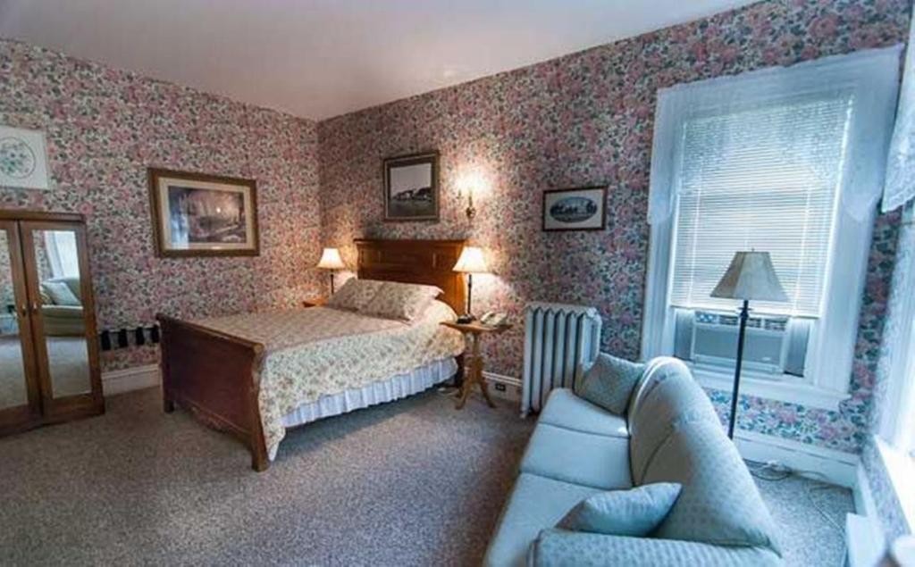 Carriage House Inn Фредериктон Номер фото