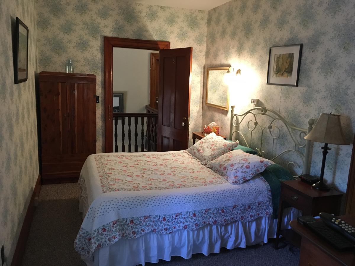Carriage House Inn Фредериктон Экстерьер фото