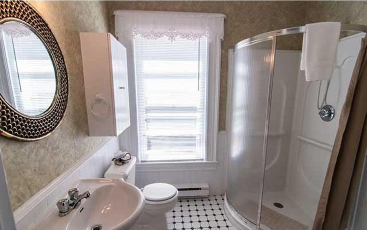 Carriage House Inn Фредериктон Номер фото